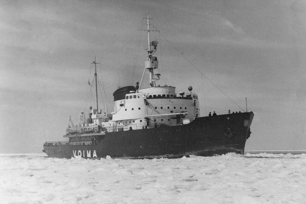 Isbrytaren Voima som färdigställdes vid Sandvikens varv år 1952 representerade tidens tekniska topprestation. Trots att fartyget har genomgått flera renoveringar är det fortfarande i bruk. Foto: Museiverket / Gamma Oy