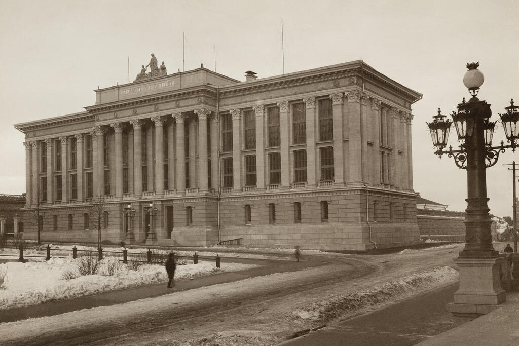 Valtionarkiston seutu oli 1890-luvulla huomattavasti hiljaisempaa kuin nykyään.  Kuvaaja: Helsingin kaupunginmuseo