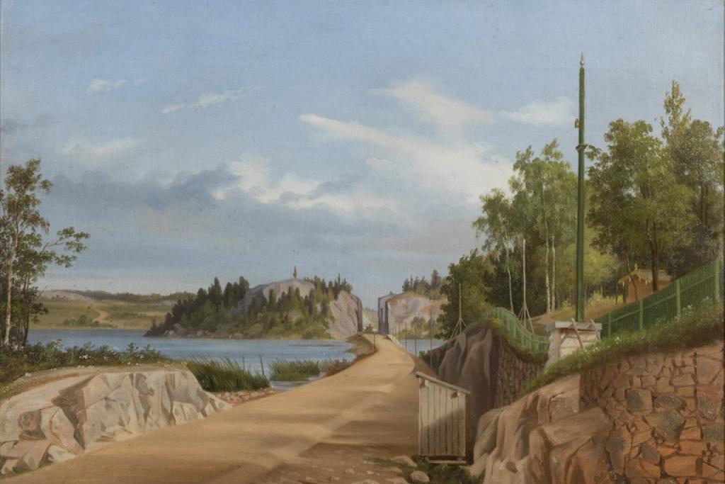 Ratapohjaa nähtynä Kaisaniemen puolelta Eläintarhaan päin. Etualalla vaihdemiehen koppi. Oikealla matalahkoa kalliota merkinantopylväineen ja säleaitoineen, takana puistoa. Taempana ratapenger ylittää Töölönlahden, ja rata jatkuu kallioon tehdyn leikkauksen läpi. Rautatie kuvattuna kesällä 1862, rata oli avattu käyttöön 17.3.1862. Maalaus on keskeneräinen. Kuvaaja: Helsingin kaupunginmuseo