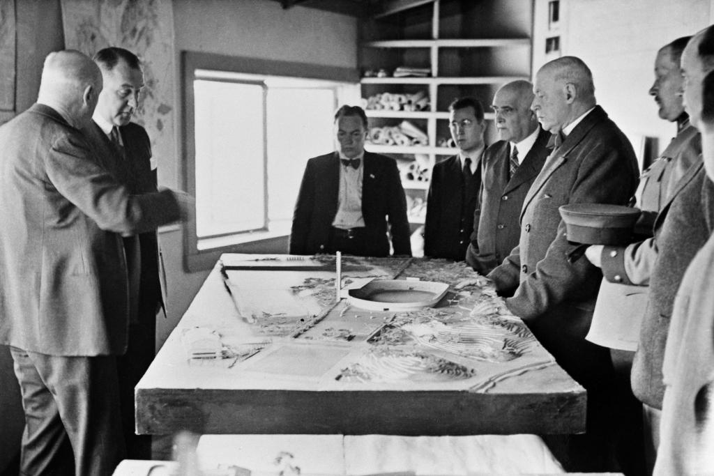 Leaders of the International Olympic Committee during a visit to Helsinki in 1936, hosted by the mayor Erik von Frenckell (second from the left). During the visit, the possibility of Helsinki organizing the Summer Olympics in 1940 was looked into. The Games had to be postponed due to World War II. Photograph: Unknown photographer / Helsinki City Museum 