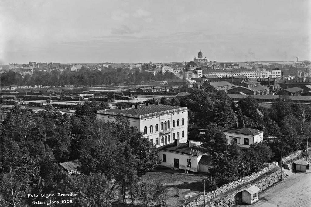 Hakasalmen huvila Kansallismuseon tornista kuvattuna vuonna 1908. Kuvaaja: Helsingin kaupunginmuseo / Signe Brander