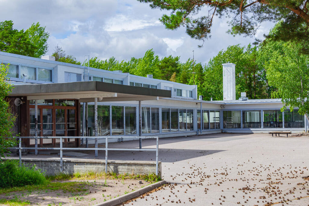 Pohjoismaisen yhtenäiskoulun rakennus vuonna 2023.