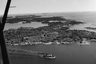 Ilmakuva Vallisaaresta ja Kuninkaansaaresta Suomenlinnan suunnasta.