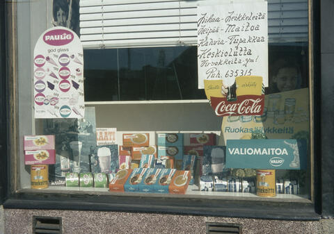 En köttbutiks skyltfönster, Slottsgatan 5.