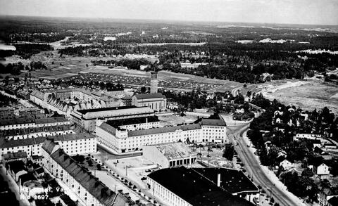  Vallila, ilmakuva. Vasemmalla Inarintie, Hauhontie 6,8, Kangasalantie 1. - Eurantie 2-12. Kuvasta erottuu erityisesti Paavalinkirkko.