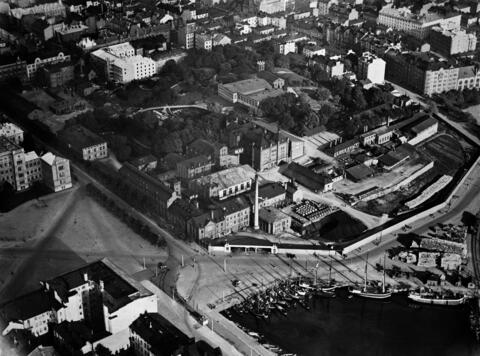 Ilmakuva Punavuoresta. Sinebrychoffin tehdasalue ja -puisto. Bulevardi 40 - 42. - Hietalahdenranta 7. - Mallaskatu 1. Hietalahden allas. Hietalahden tori.