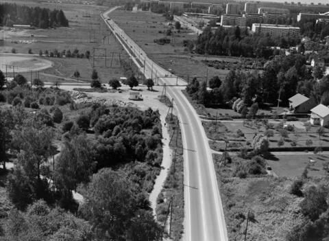 Ilmakuvassa Puotilan Vartiokylää vuonna 1966. Alueen ilme on maalaismainen. 