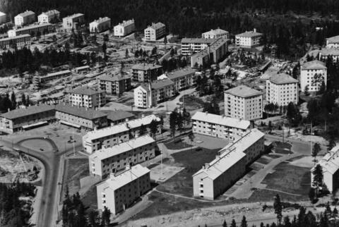 Pohjois-Haaga, ilmakuva. Aino Acktén tie vas., Näyttelijäntie, Pastori Jussilaisen tie, taustalla  Ohjaajantie.