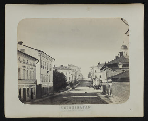 Unionsgatan med Kapellesplanadens park och byggnader.