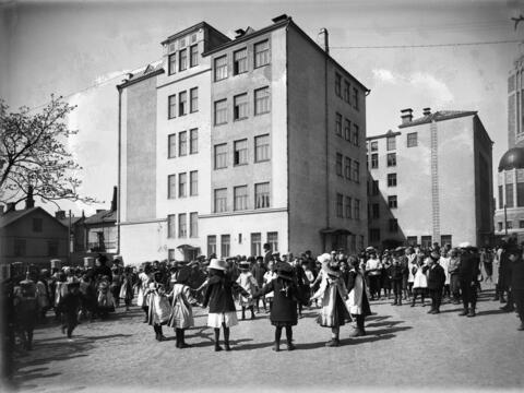 Rastgården av folkskolan i Berghäll.