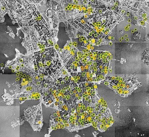 Kartta esittää Helsingin alueelle tippuneiden pommien sijainnit.