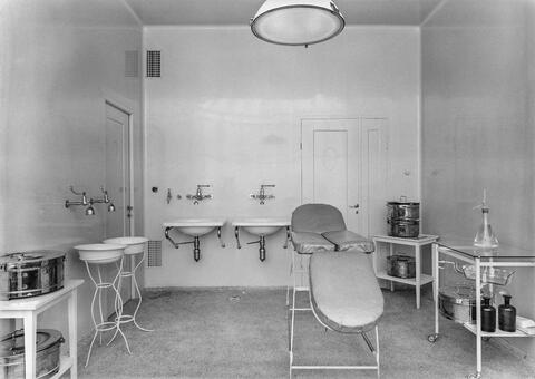 En tom förlossningssal.