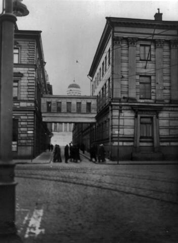 Kuva kävelysillasta Sofiankadun yli