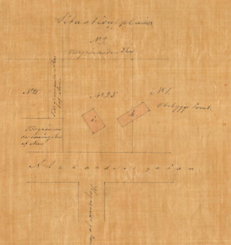 Yksityiskohta piirustuksesta, jossa on kaksi rakennusta sijoitettuna tontille Aleksanterinkadun varrella