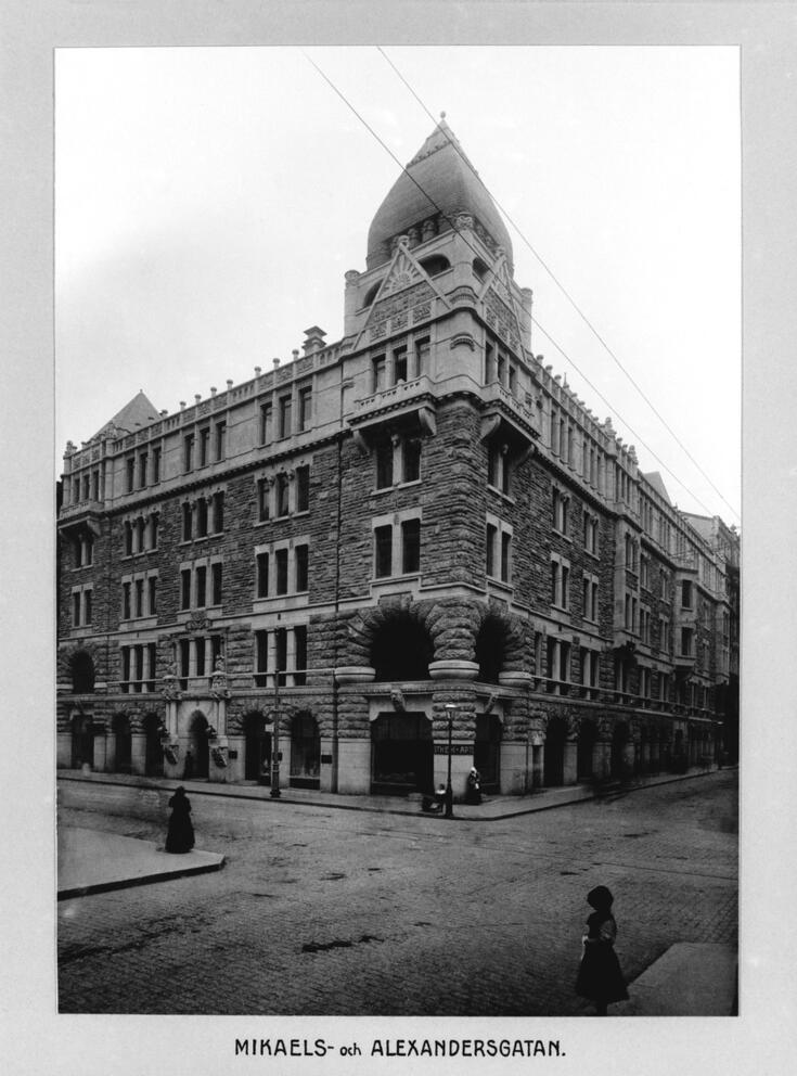 Pohjolan talo, Mikonkatu 3 - Aleksanterinkatu 44. Arkkitehtitoimisto Gesellius Lindgren & Saarisen suunnittelema talo valmistui v. 1901.