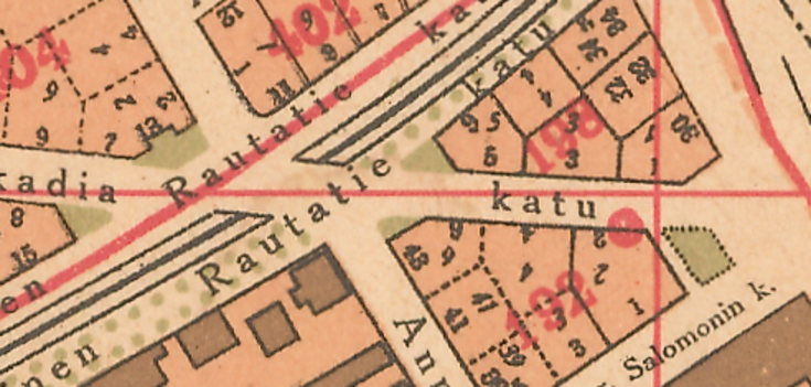 Kuvakaappaus vuoden 1917 opaskartasta, jossa näkyy Arkadiankadun ja Rautatiekatujen risteys