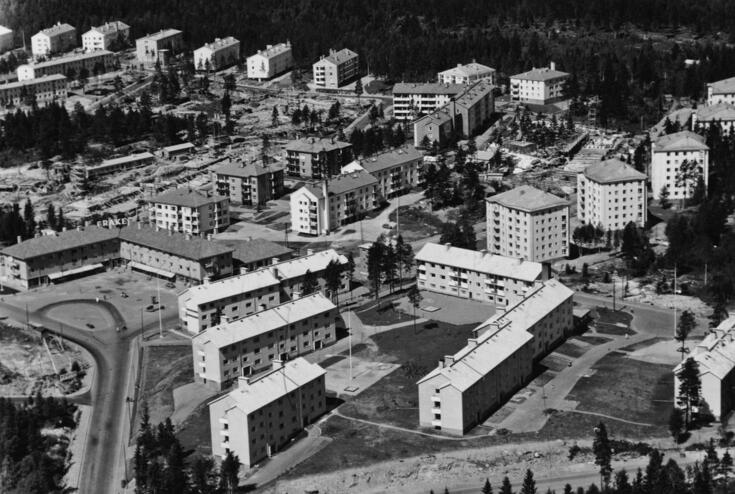 Pohjois-Haaga, ilmakuva. Aino Acktén tie vas., Näyttelijäntie, Pastori Jussilaisen tie, taustalla  Ohjaajantie.