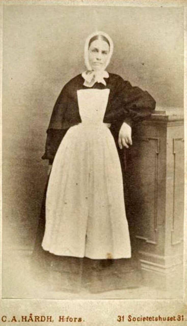 Amanda Cajander hoitajan asussa 1800-luvulla.