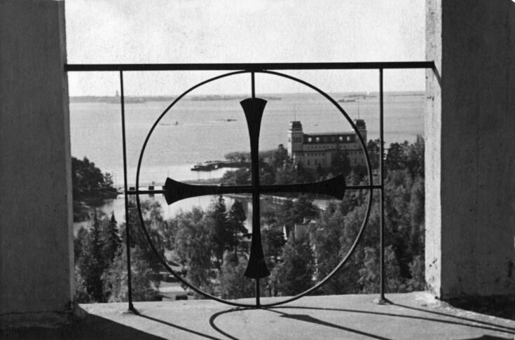 Utsikt över havet från klocktornet i Brändö kyrka, rakt fram syns Gloviken och Strandhotellet.