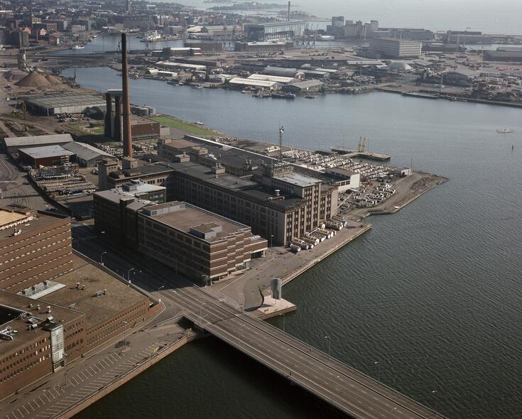 Nokian kaapelitehdas Ruoholahdessa ilmakuvassa vuonna 1978