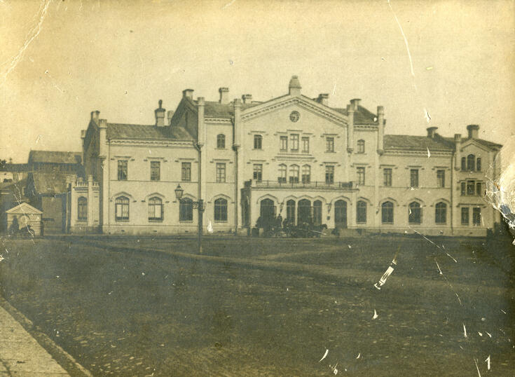 Helsingfors gamla järnvägsstation fotograferad från Brunnsgatan