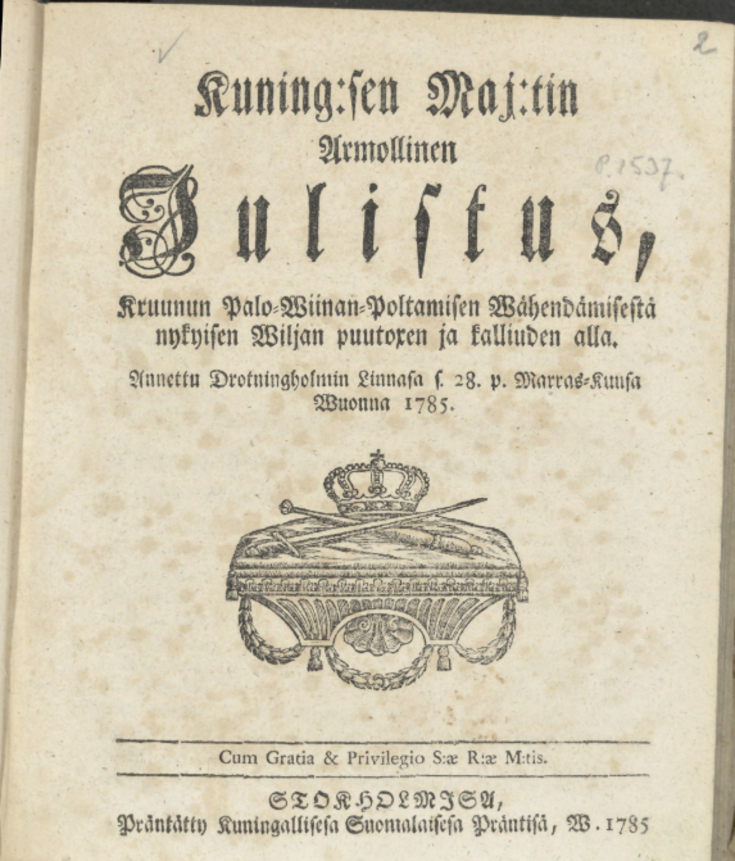 Fraktuurakirjasimella painettu kansilehti, jota koristaa kruunun kuva. 