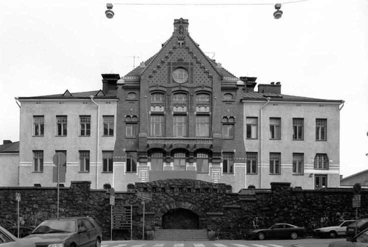 Gustaf Nyströmin suunnittelema kivirakennus osoitteessa Siltavuorenpenger 5