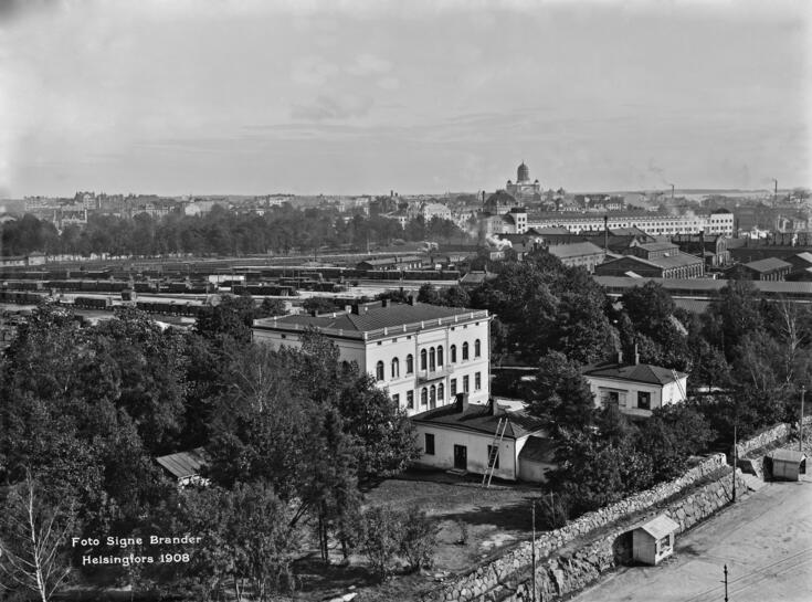 Hakasalmen huvila Kansallismuseon tornista kuvattuna vuonna 1908.