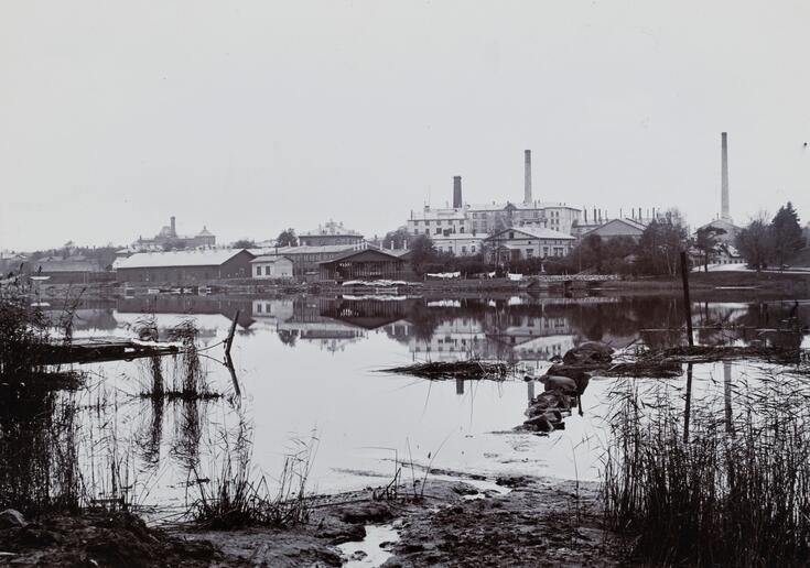 Tölö sockerfabrik vid Tölöviken på stället av nuvarande operahus. Stranden är tätt bygd jämfört med nutida parklandskap. 