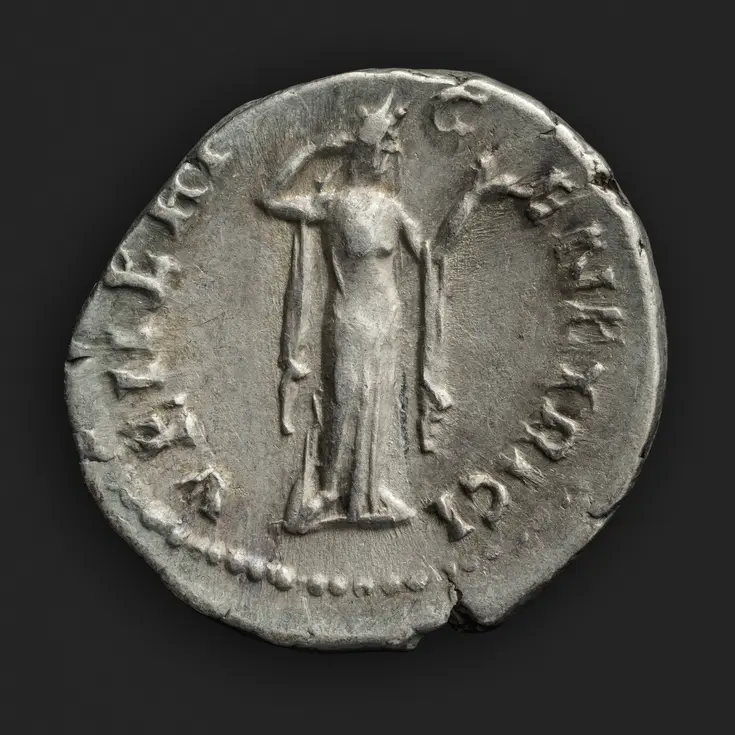 Romersk denar. På åtsidan finns ett porträtt av Sabina, kejsare Hadrianus fru. På myntets baksida finns en bild av gudinnan Venus. Texten VENERI GENETRICI hänvisar till gudinnan som modersfigur och stammoder för kejsardömets grundare Julius Caesars släkt.
