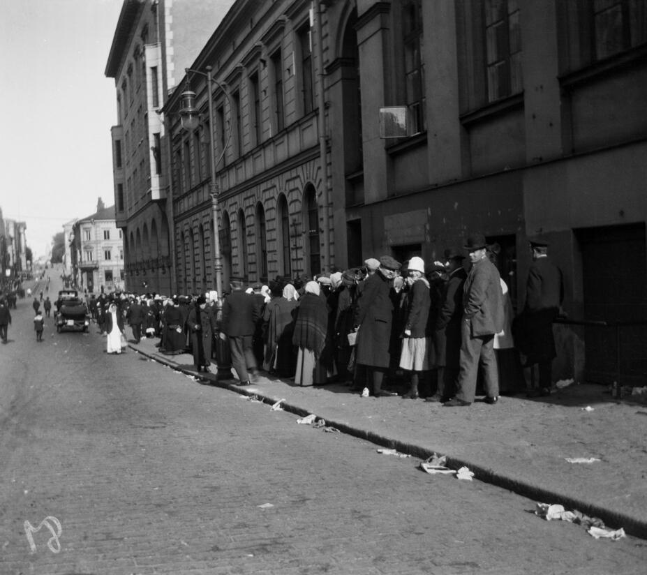 Elintarvikejono vuonna 1917