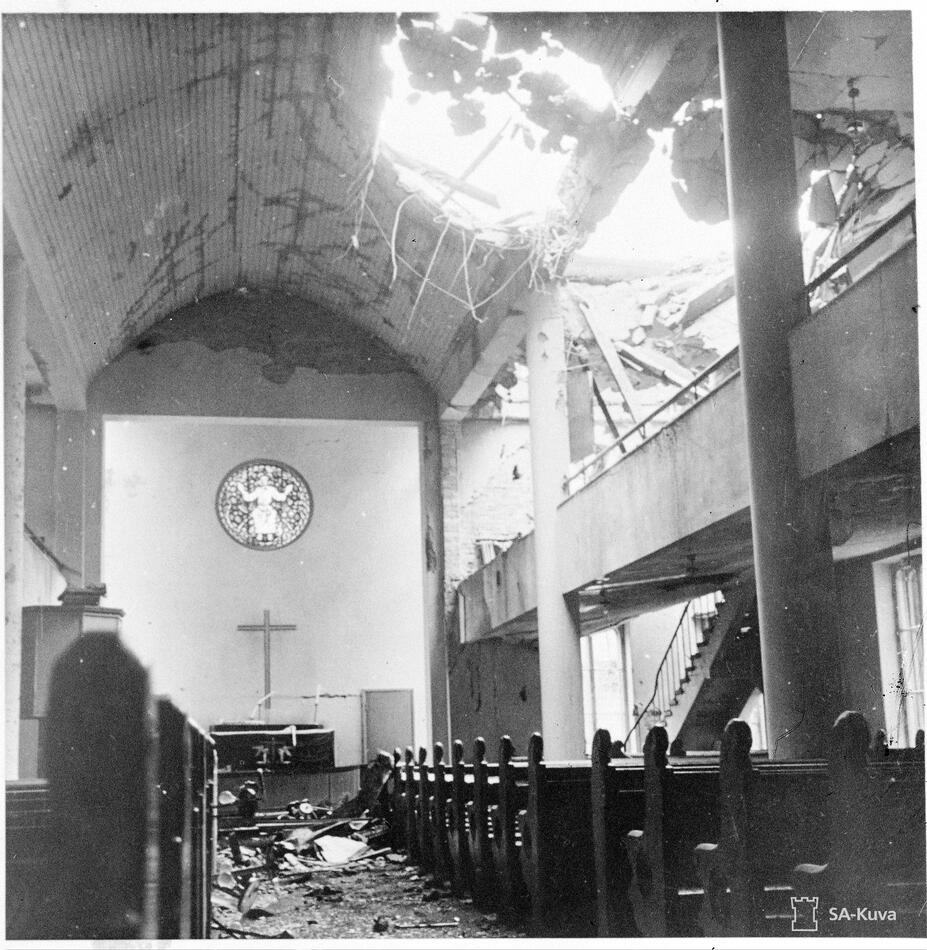 Pommituksen tuhoja Luther-kirkossa