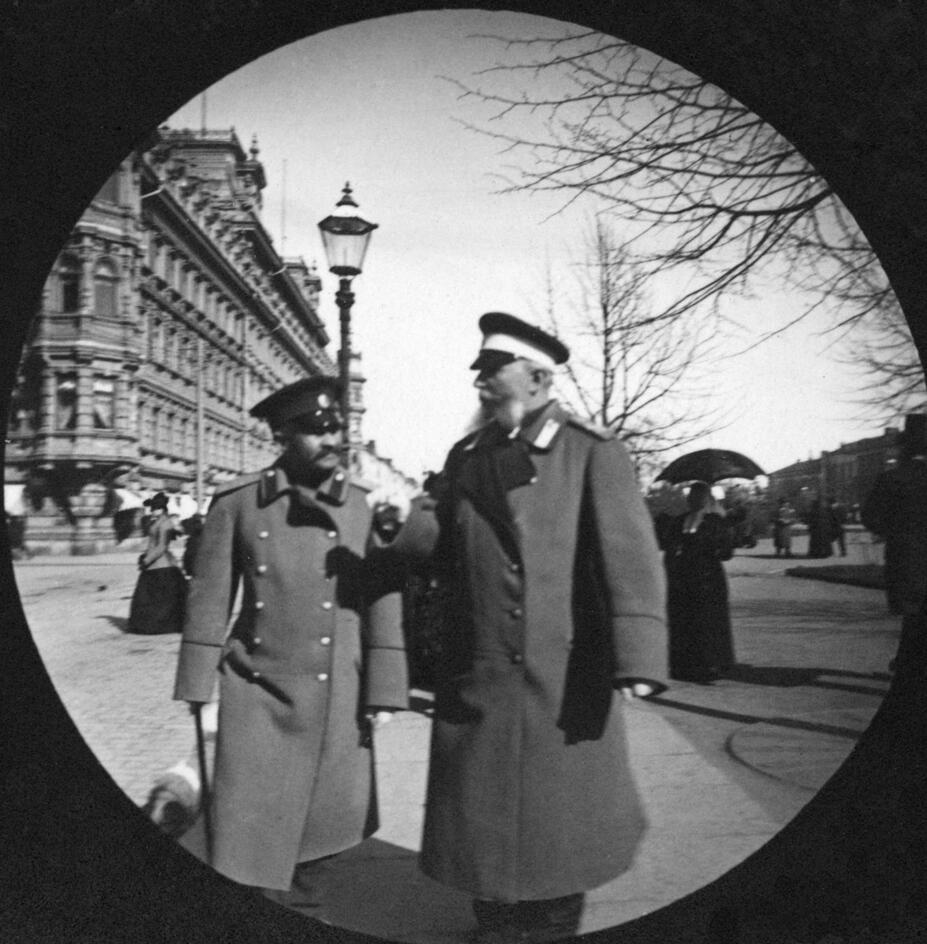 Ryska officerare på Norra Esplanaden