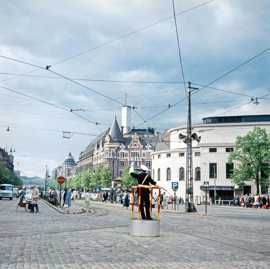 Trafikpolis styr trafiken på Skillnaden