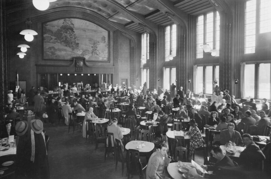 Helsingin asemaravintolassa 1938