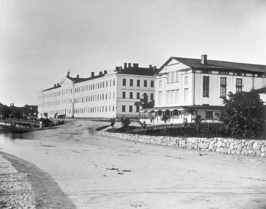 Arkadia-teatteri ja Turun kasarmi
