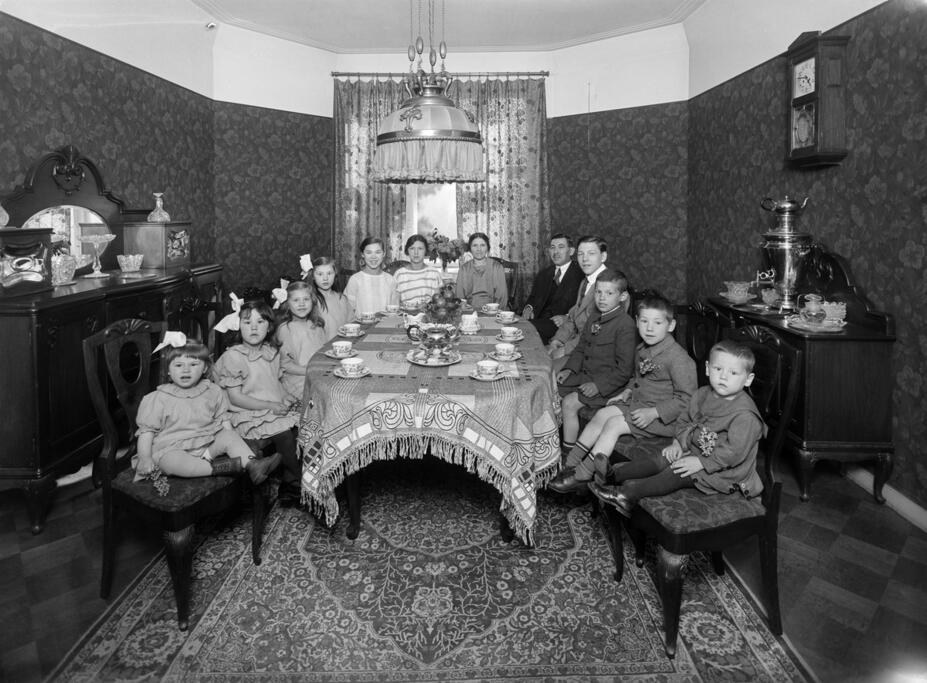 Köpmannen Ymär Abdrahim med sin familj