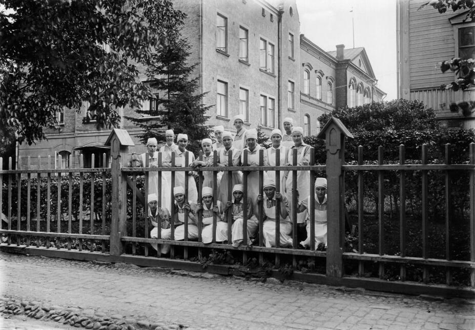 Kätilöopiston oppilaita