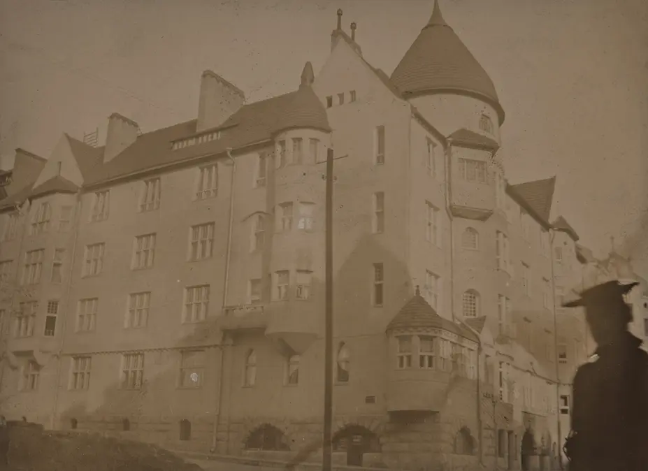 Vuonna 1902 valmistunut asunto-osakeyhtiö Olofsborg