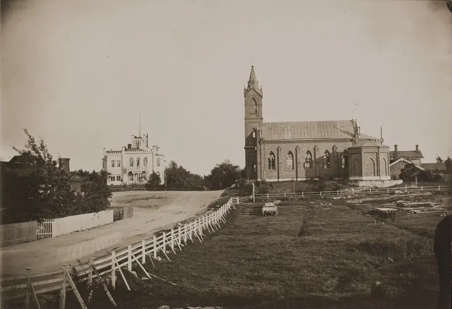 Sankt Henriks katedral och dess omgivning