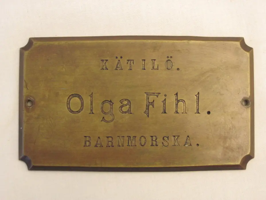 En barnmorskas dörrskylt
