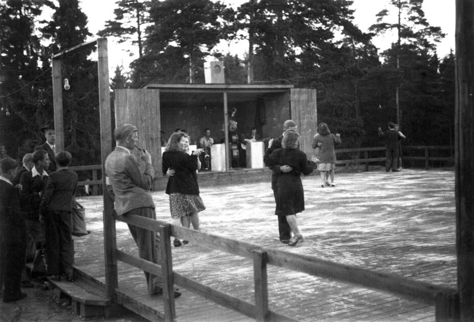 Tanssit Käpylän VPK:n tanssilavalla