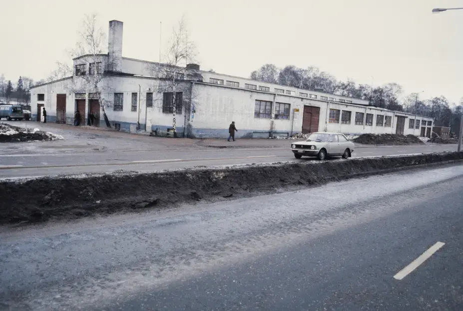 Kodittomien alkoholistien väliaikainen asuntola Liekkihotelli eli Lepakkoluola, Porkkalankatu 1