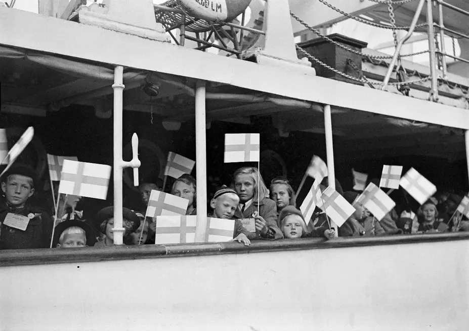 Finska barn på ångfartyget Brynhild 1945