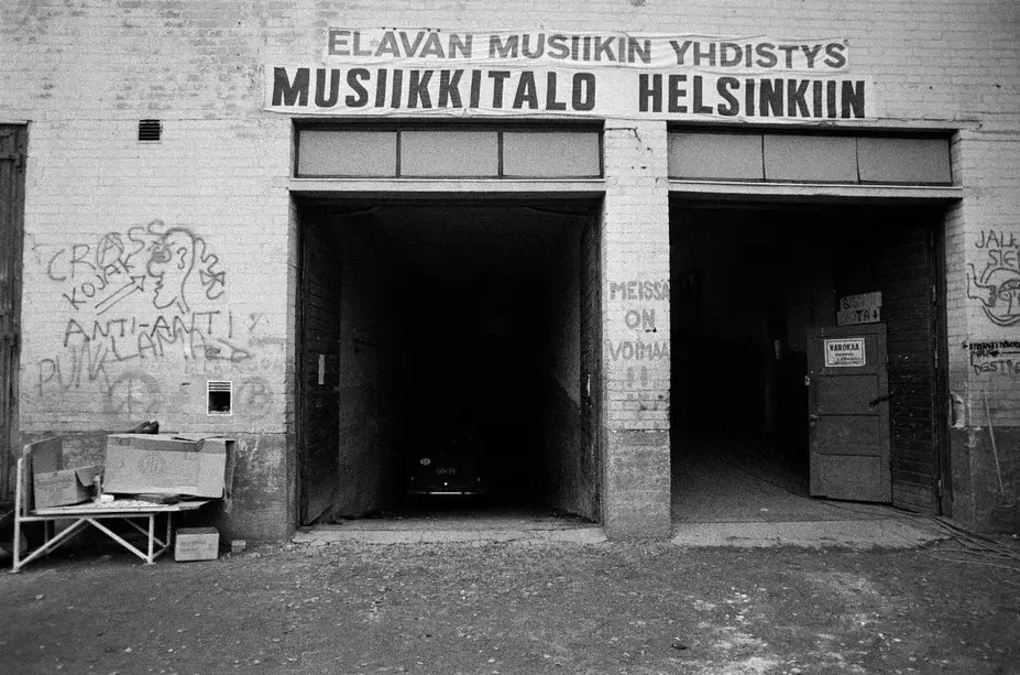 Lepakkoluolan valtaus