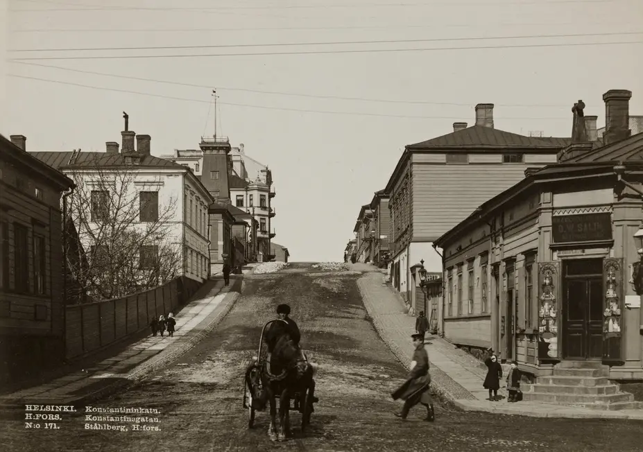 Konstantininkatu ja Kruununhaan palotorni