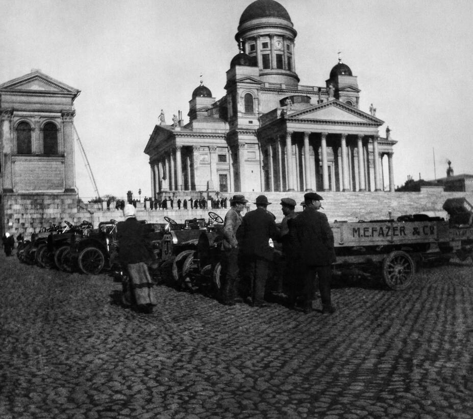 Autoja kerätään pakkoluovutettaviksi Venäjän armeijalle