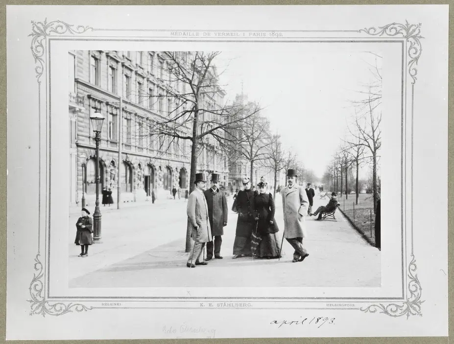 Pohjoisesplanadi vuonna 1893, vasemmalla Edvard Öhrnberg