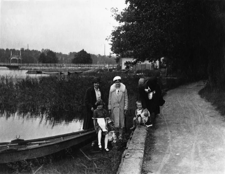 På utflykt till Fölisön på 1920-talet