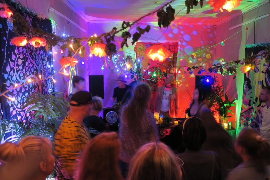 Iltajuhlat Omenapuutalossa Lapinlahdessa